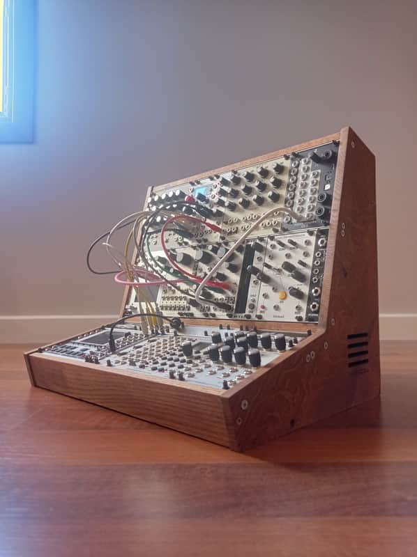 2 Many Synths 10U 84HP case (inspired by EMS VCS3) Bild 1
