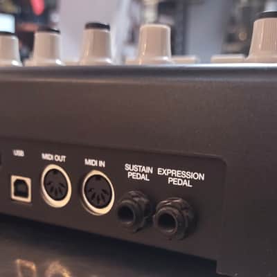 AKAI MPK49 2000-2025 - NOIR -BLANC-ROUGE image 4