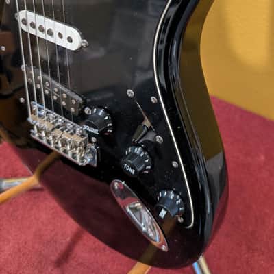 Fender Classic Series '70s Stratocaster with Rosewood Fretboard 2002 - Black w Seymour Duncan gig bag & locking strap image 6