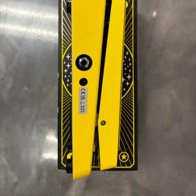 Dunlop KH95Y Kirk Hammett Signature Cry Baby Wah 2024 - Present - Yellow image 5