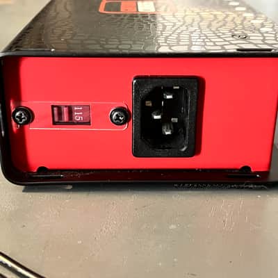 Gator GTR-PWR-8 Power Supply With 8 Isolated Outputs 2010s - Black image 4