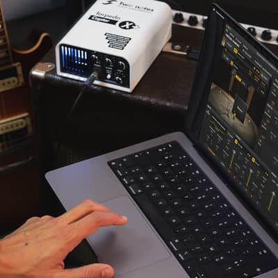 Two notes / Captor X + /  Compact Reactive Load Box (8Ω), Attenuator, DynIR Cab Sim, IR Loader & Stereo Expander / A-Stock image 21