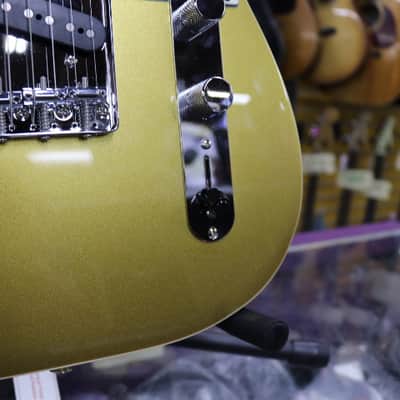 Squier Paranormal Custom Nashville Stratocaster with Laurel Fretboard 2023 - Present - Aztec Gold image 3