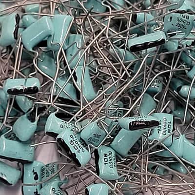 Green Drop Capacitors 0,010uF 10% 250v Bag Of 95 Seafoam Green / Black image 7