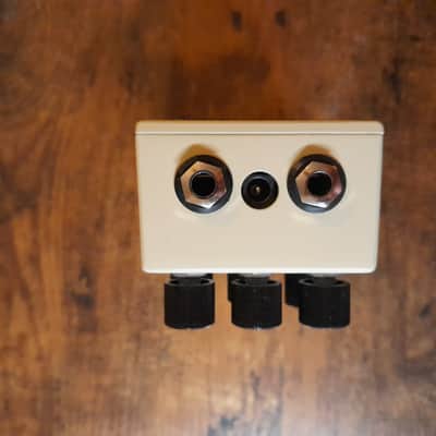 Walrus Audio Eons Five-State Fuzz 2022 - Present - Sandy Tan / Goat Graphic image 2