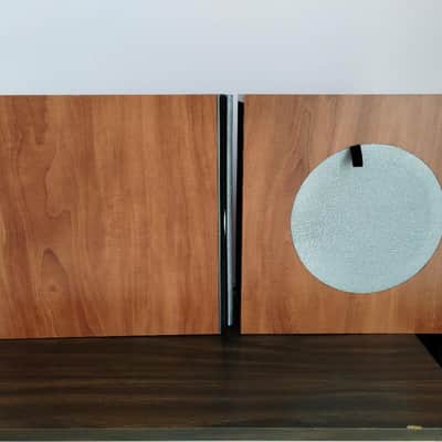 Sharper Image bookshelf speakers in very good condition - 2000's image 4