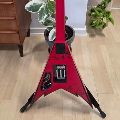 Jackson Demmelition King V ex LONDON CROBAR Soho Metal Rock Bar Artist Signed Phil Demmel Machine Head Signature Flying V EMG 81 85 Zakk Wylde Set Floyd Rose Electric Guitar image 10