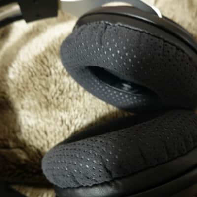 Shure SRH1540 Professional Closed Back Studio Headphones 2010s - Black image 7