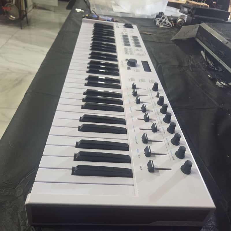 Immagine Arturia KeyLab 61 MkII MIDI Controller 2018 - Present - White - 1