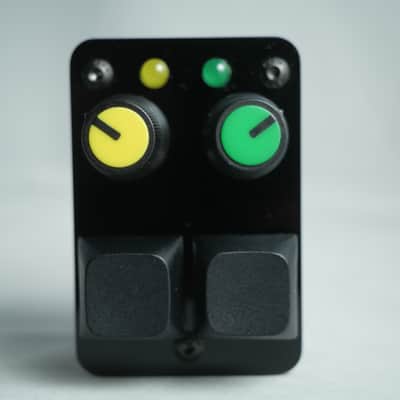 useMidi madMidiMiniClassic Acrylic 2025 with 2 Note Buttons 2 Potentiometers and LEDs image 2