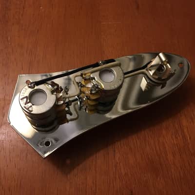 Vintage-Style Stacked Knob Loaded Control Plate for Fender Jazz Bass - Wired by Sigler Music image 3