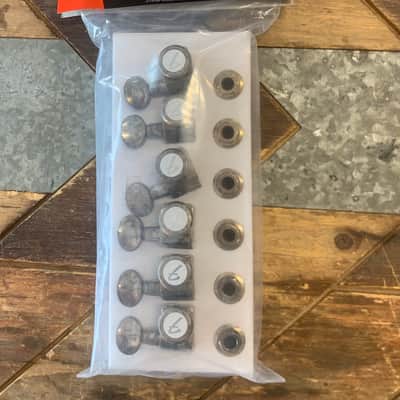 Real Life Relics Fender® Aged American Deluxe Locking Tuners With Vintage Buttons (Fender® 0990818500    [F1] image 5