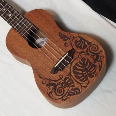 LUNA Left-Handed Mo'o Mahogany Concert UKULELE NEW w/ Gig Bag UKE - laser etch Lizard Leaf LEFTY image 3