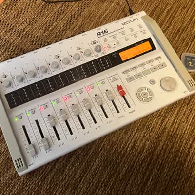 Zoom R16 USB Audio Interface / Digital Multitrack Recorder / Control Surface 2010s - White Bild 4
