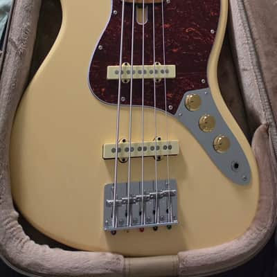 Sire V5 2025 - Vintage White 5 String image 2