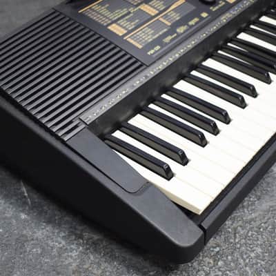 Yamaha PSR-225 61-Key Portable Keyboard image 4