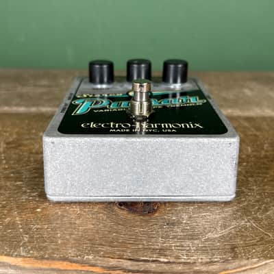 Electro-Harmonix Stereo Pulsar Analog Tremolo 2007 - Present - Blue image 6