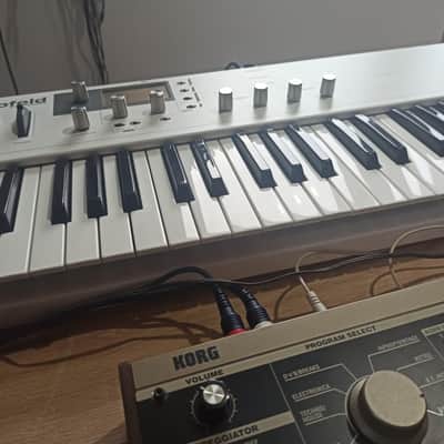 Waldorf Blofeld Keyboard 49-Key Synthesizer 2009 - Present - White image 2