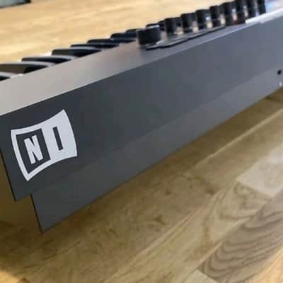 Native Instruments Komplete Kontrol S49 Mk2 + Komplete 12 Bundle image 8