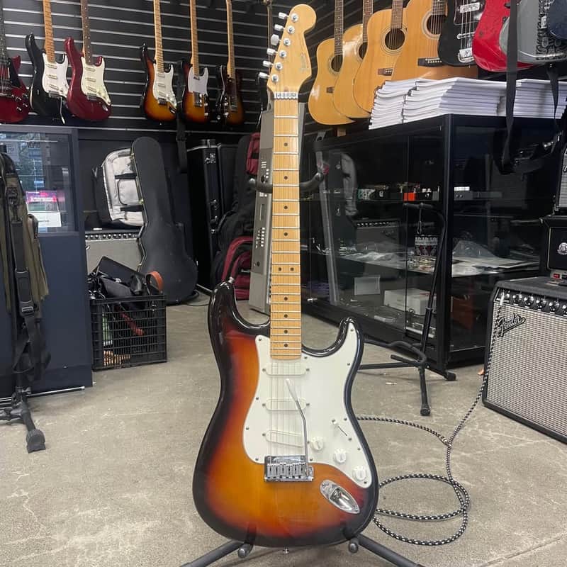 Fender Strat Plus Deluxe with Maple Fretboard 1991 - Sunburst image 1
