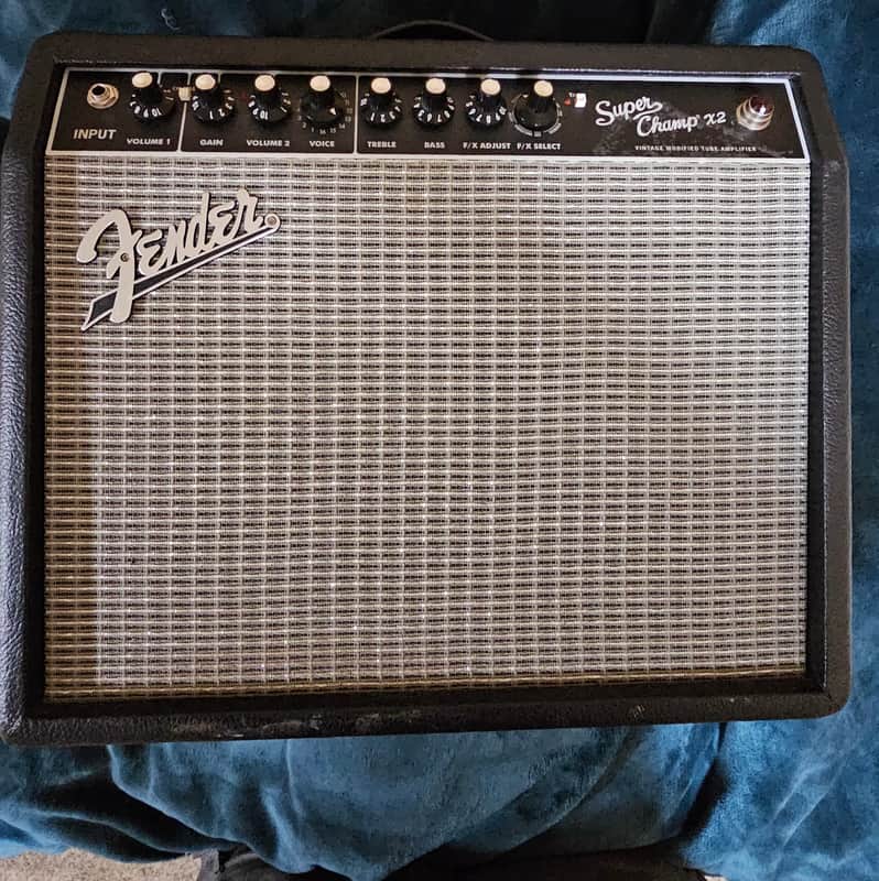 Fender Super Champ X2 2-Channel 15-Watt 1x10" Guitar Combo