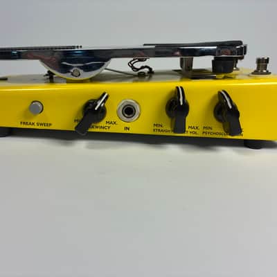 Snarling Dogs Mold Spore Wah 1990s - Yellow image 6