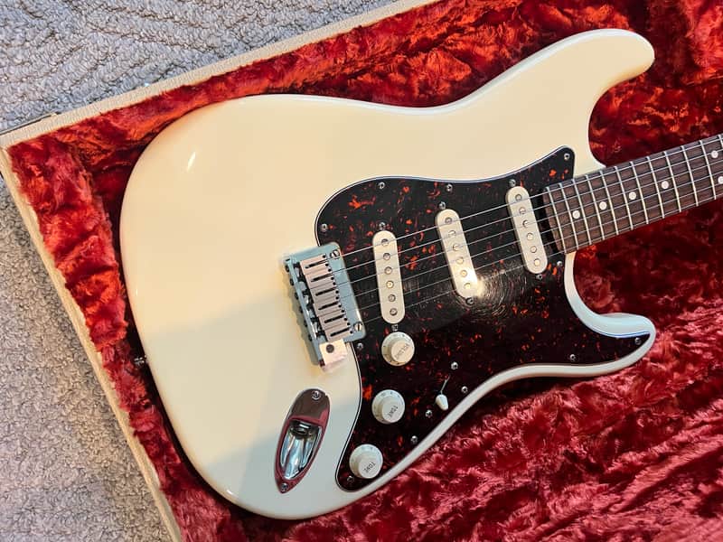 1997 Fender Roadhouse Stratocaster w/G&G Case