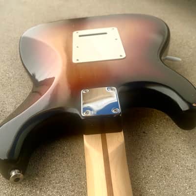 Fender Highway One Stratocaster with Rosewood Fretboard 2006 - 2011 - 3-Color Sunburst image 11