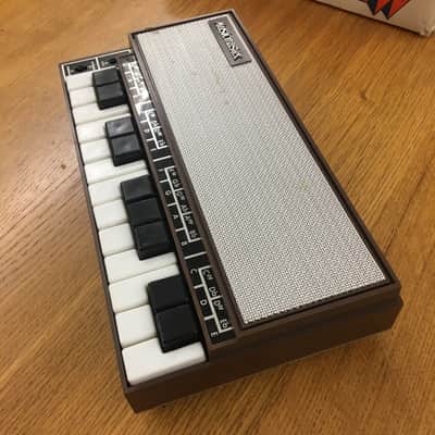 Musicmaster AM100 Vintage Mini Organ Stylophone Synth Reto Synthesizer Keyboard image 4