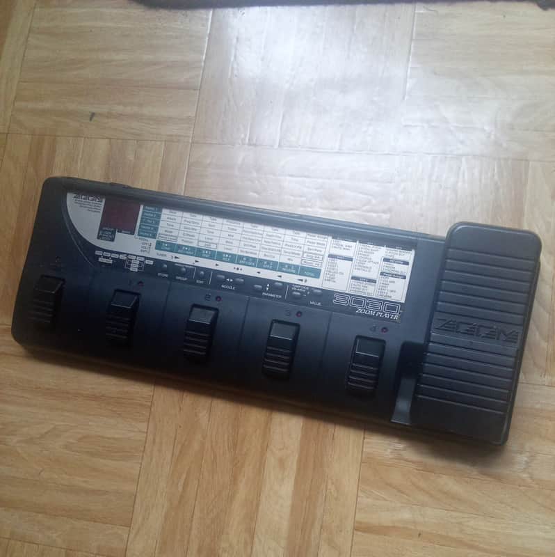 The classic : Zoom 3030 multi-effect image 1