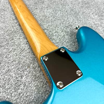 Fender Vintera '60s Mustang with Pau Ferro Fretboard - Lake Placid Blue image 8