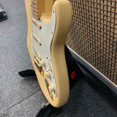 Fender Limited Edition American Professional Stratocaster 2018 - Vintage White/Gold Hardware image 7