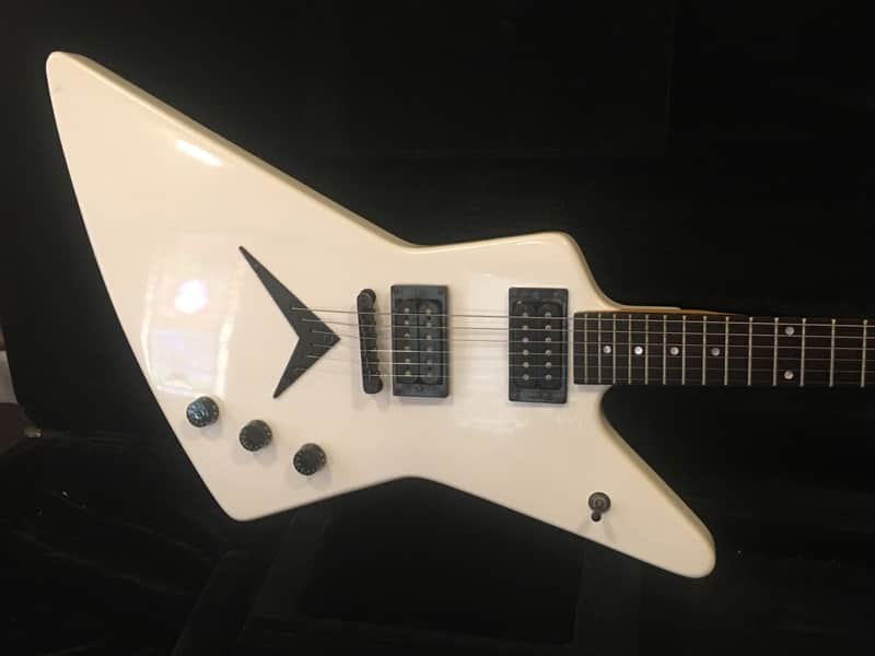 DEAN エクスプローラー　ギター(ハードケース付) 8th Street Music - Dean ZX - Classic Black