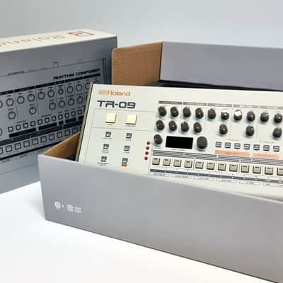 Roland TR-09 Rhythm Composer 2017 - Present - White -Grey image 8