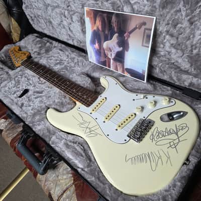 Fender Stratocaster Ex JUDAS PRIEST Artist Owned by K.K. Downing, band signed by KK, Rob Halford and Glenn Tipton. 1985 Vintage 80s guitar. Custom Shop strat flight case included image 1