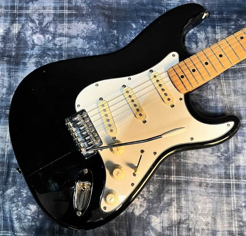 Squier Stratocaster 1993 - Black - MIM - 7.5 Lbs. - Authorized Dealer image 1
