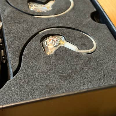 Mackie MP-360 In-Ear Monitors - 15 Ohms 2020 - Present - Clear image 3