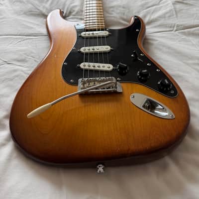 Fender FSR American Special Hand-Stained Stratocaster with Maple Fretboard 2012 - 2013 - Satin Honey Burst image 9