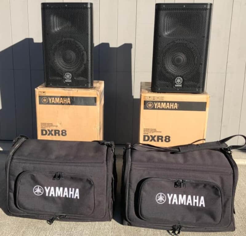 Yamaha DXR8 8" Active Speaker Black w/cases! image 1