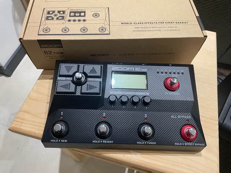 Zoom B2 Four