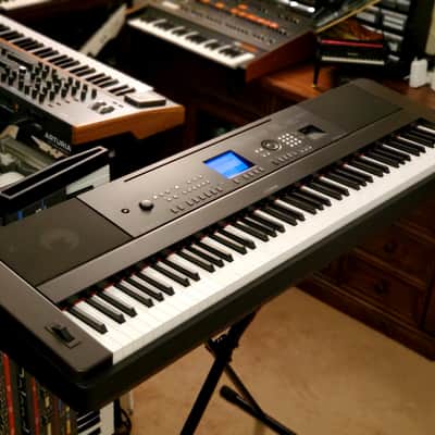 MUST SEE!!! YAMAHA DGX 650 88-KEY WEIGHTED DIGITAL PIANO SERVICED AND IN AMAZING CONDITION!