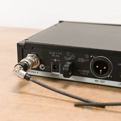 Shure SLX4 Wireless Receiver - L4 Band: 638-662 MHz (NO POWER SUPPLY) CG013EF image 7