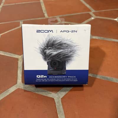 Zoom Q2n-4K Ultra High Definition Handy Video Recorder with XY Mic 2019 - Present - Black image 3