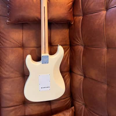 Fender Eric Clapton Artist Series Stratocaster with Vintage Noiseless Pickups 2001 - Present Olympic White image 12