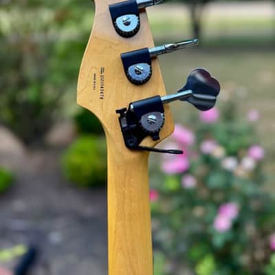 Fender American Deluxe Precision Bass with Rosewood Fretboard 1999 - 2001 - Black image 4