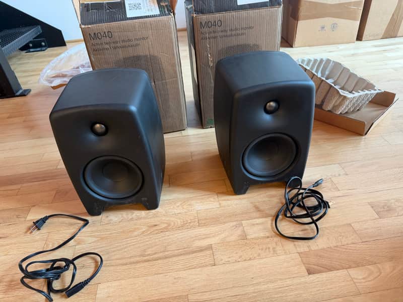 Genelec M040 6.5" Powered Nearfield Studio Monitor (Pair) 2013 - 2021 - Black image 1