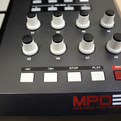 AKAI Professional MPD32 USB/Midi MPC Drum Pad Controller Unit - With USB Cable & Disc Bild 13