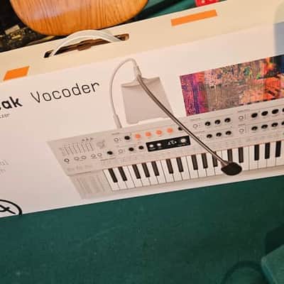 Arturia MiniFreak Vocoder 37-Key 6-Voice Polyphonic Hybrid Synthesizer 2025 - Present White image 5