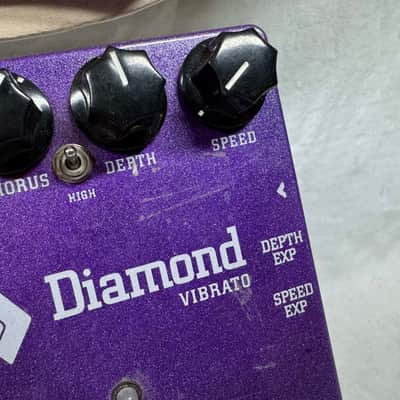 Diamond Effects Vibrato v1 Chorus Vibrato Pedal with Power Supply image 3