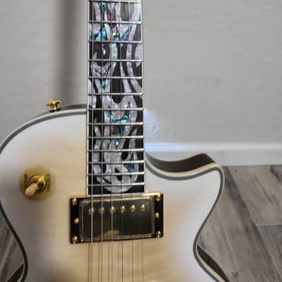 Firefly   FFLPS White Burst UPGRADED w Locking Tuners and gold metal PU Rings image 5